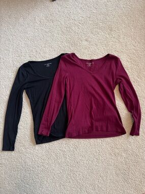Ann Taylor Women's Long Sleeve V-Neck Tops XS SP- Black and Burgundy